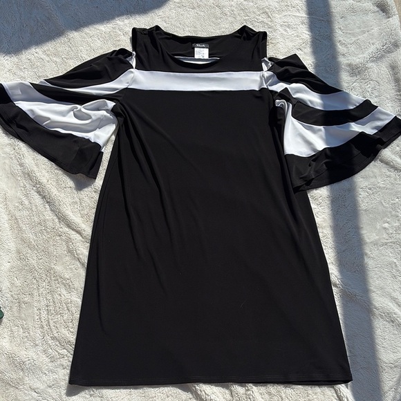 Bali Dresses & Skirts - Bali Black & White Striped Long Sleeve Dress Minimalist Mod Y2K Style Size 16